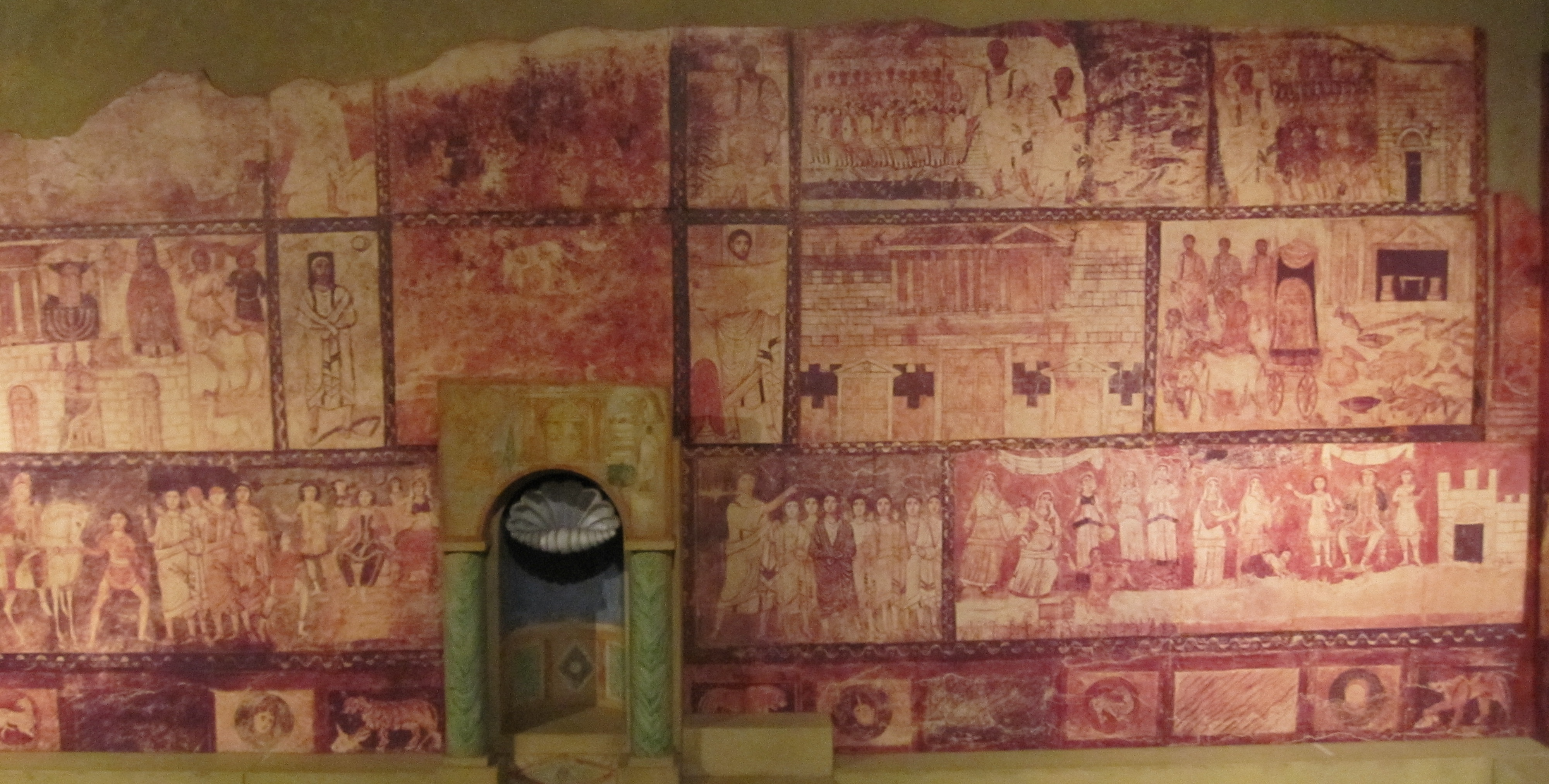 Dura-Europos Synagogue (West Wall), ca. 245 (Syria). Photo by Sodabottle, CC BY-SA 3.0.