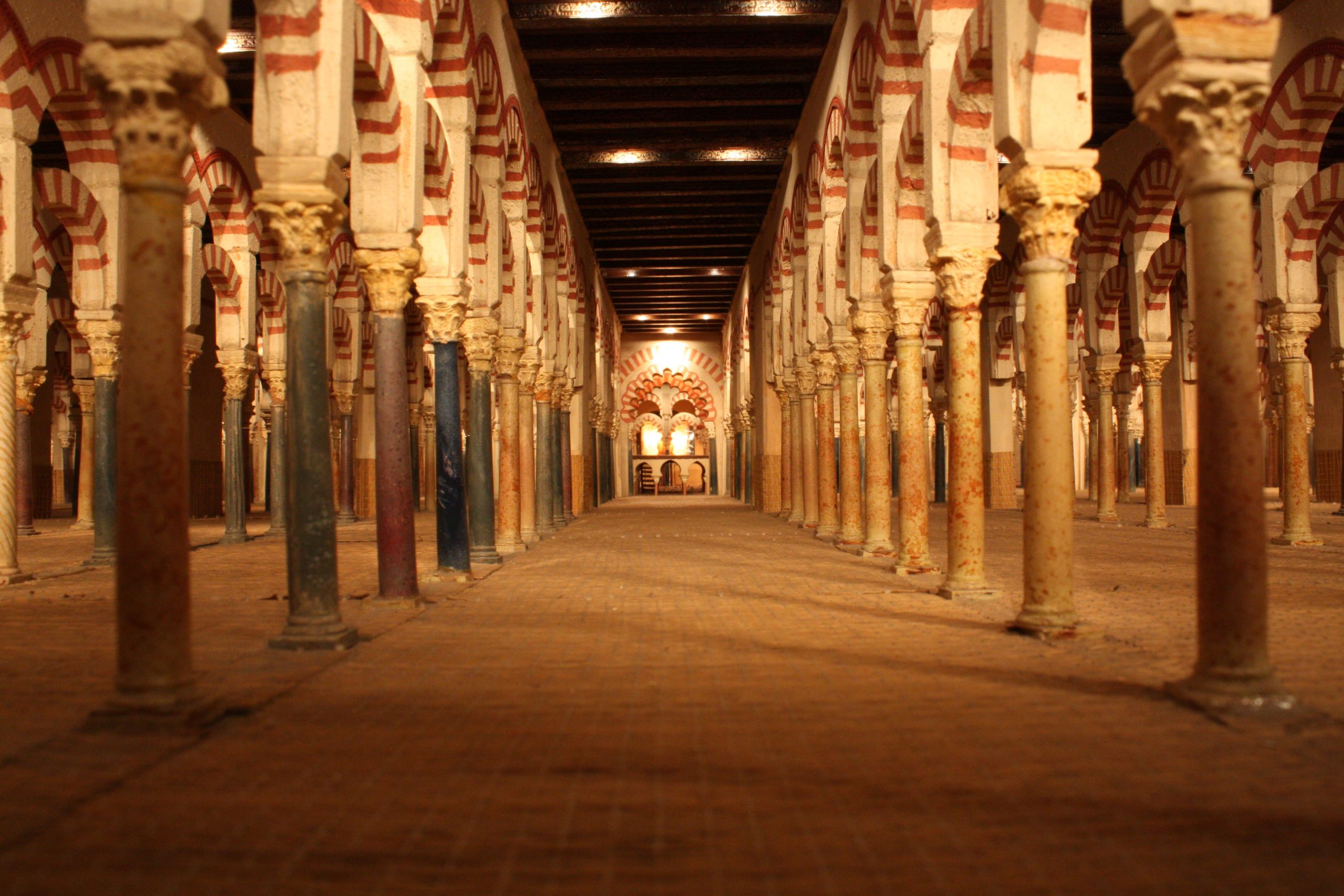 Great Mosque of Córdoba (Interior), begun 786, (Córdoba, Spain). Photo: Asa Mittman, CC BY-NC-SA 2.0.