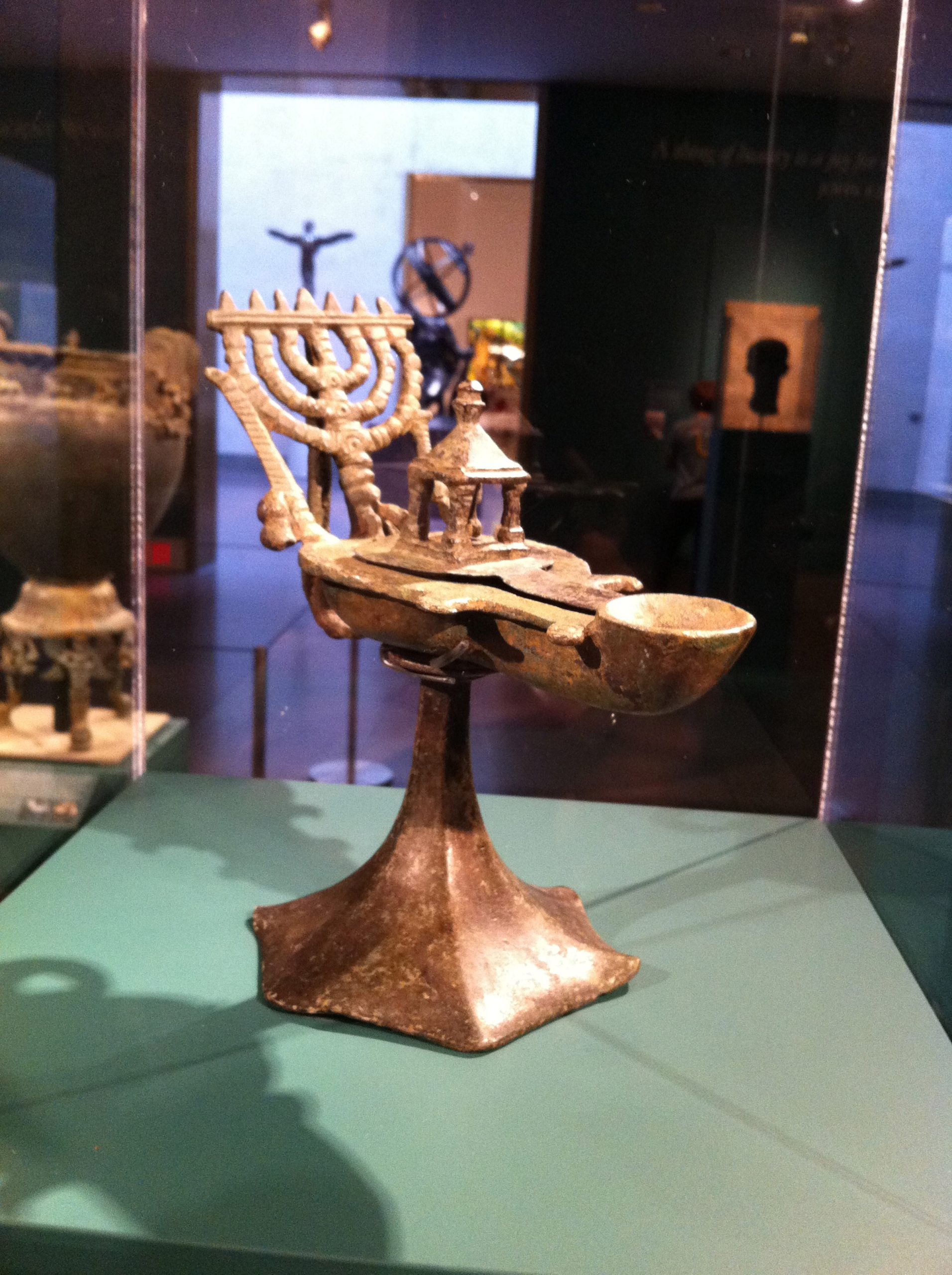 Judaic Oil Lamp, 5th-6th Century CE, Museum of Fine Arts, Houston. Photo: Asa Mittman, CC BY-NC-SA 2.0.