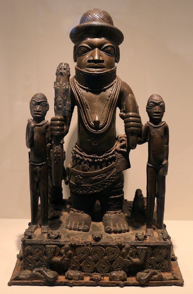Altar Group, Oba Ewuake with enslaved men and decapitated bodies, bronze, nineteenth century (Bode Museum, Berlin). Photo: Sailko, CC BY 3.0.