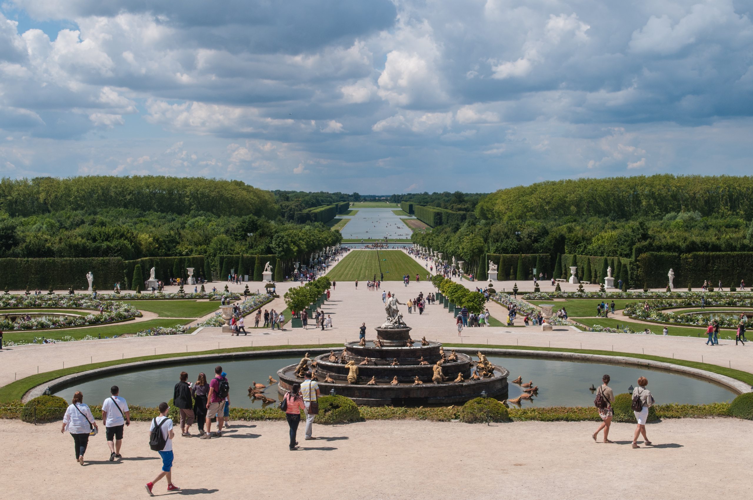 André Le Nôtre, Gardens of Versailles (Center View), ca. 1661 (Versailles, France). Photo Anna and Michal, CC BY 2.0.