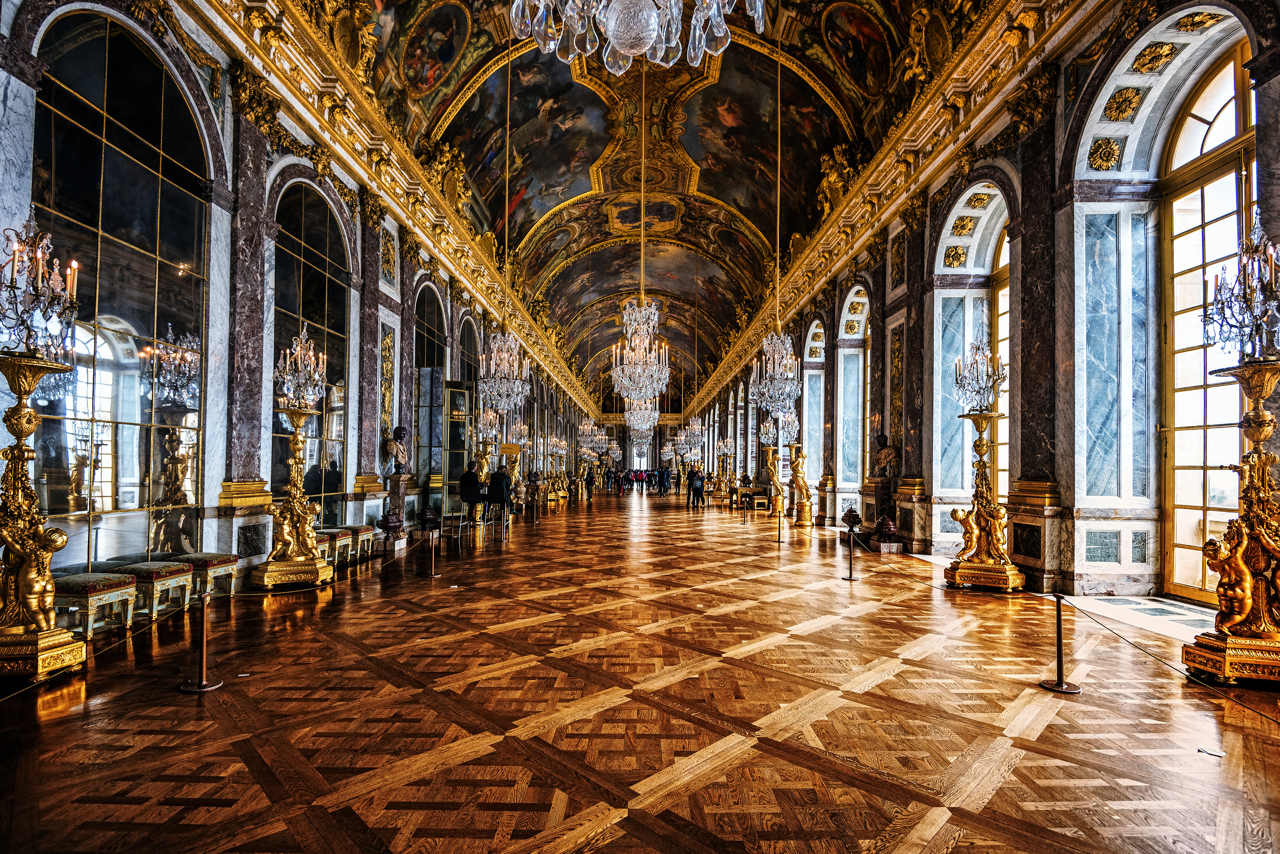 Jules Hardouin-Mansart, Hall of Mirrors, 1678-84 (Versailles, France). Photo Justin Mier, CC BY-NC-SA 2.0.